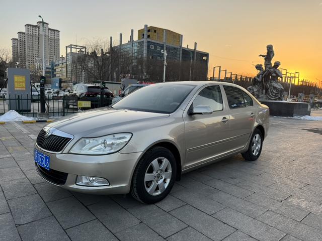 Skoda Octavia 2012 car image #2