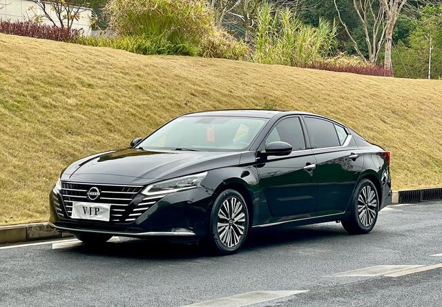 Nissan Teana 2023 car image #2
