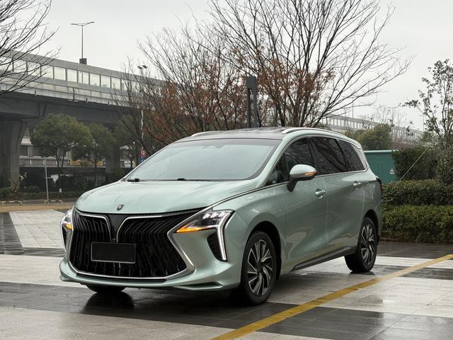 Forthing Yacht 2022 car image #2