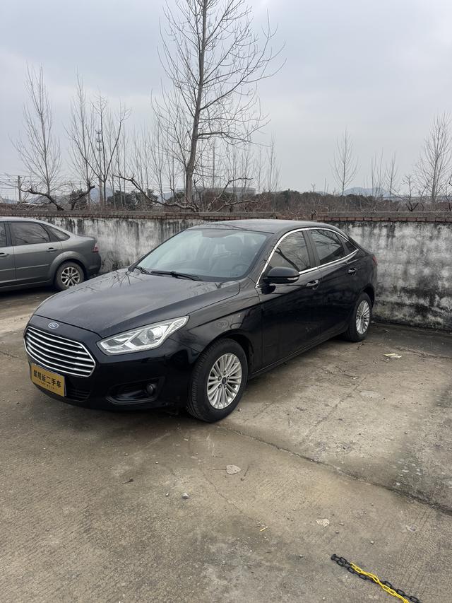 Ford Escort 2015 изображение автомобиля #2