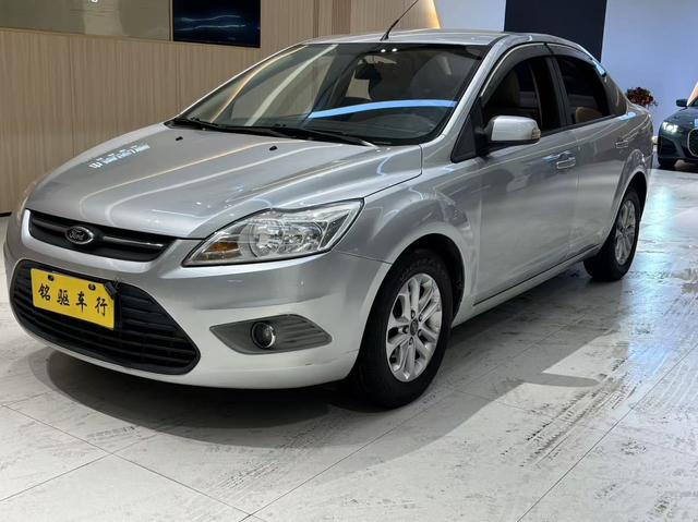 Ford Focus 2013 car image #2