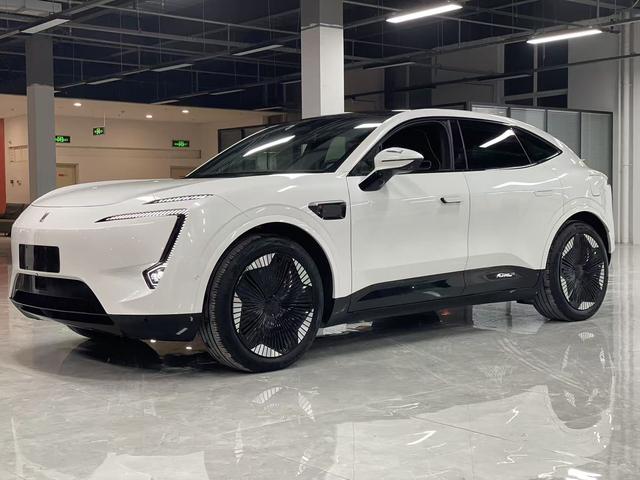 Avatr 11 2023 car image #2