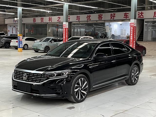 Volkswagen Passat 2021 immagine di auto #2