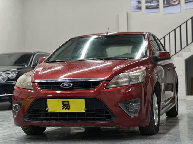 Ford Focus 2012 car image #2