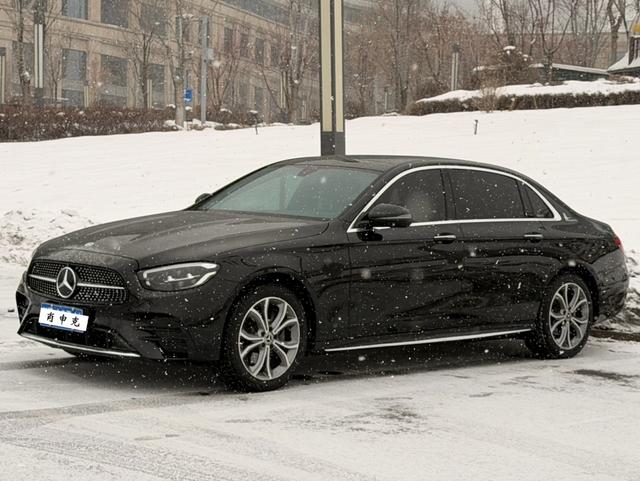 Mercedes-Benz 2022 car image #2