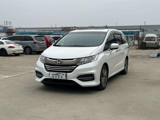 Honda ODYSSEY 2018 صورة سيارة #2