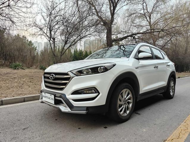 Hyundai Tucson 2016 car image #2