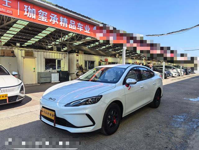 BYD Seal 05 DM-i 2025 car image #2