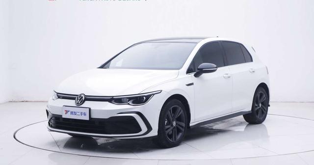 Volkswagen Golf 2023 car image #2