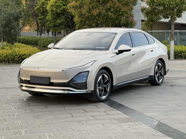 Wuling Starlight 2024 car image #2