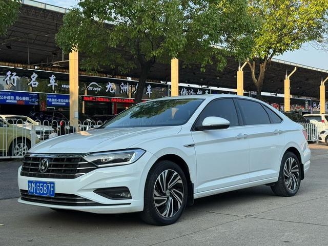 Volkswagen Sagitar 2022 car image #2