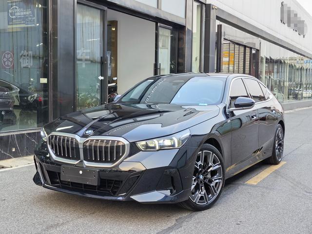 BMW 5 Series 2025 #2 BMW 5 Series 2025 car image #2