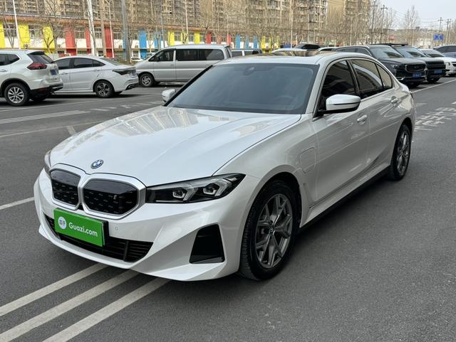 BMW i3 2023 immagine di auto #2