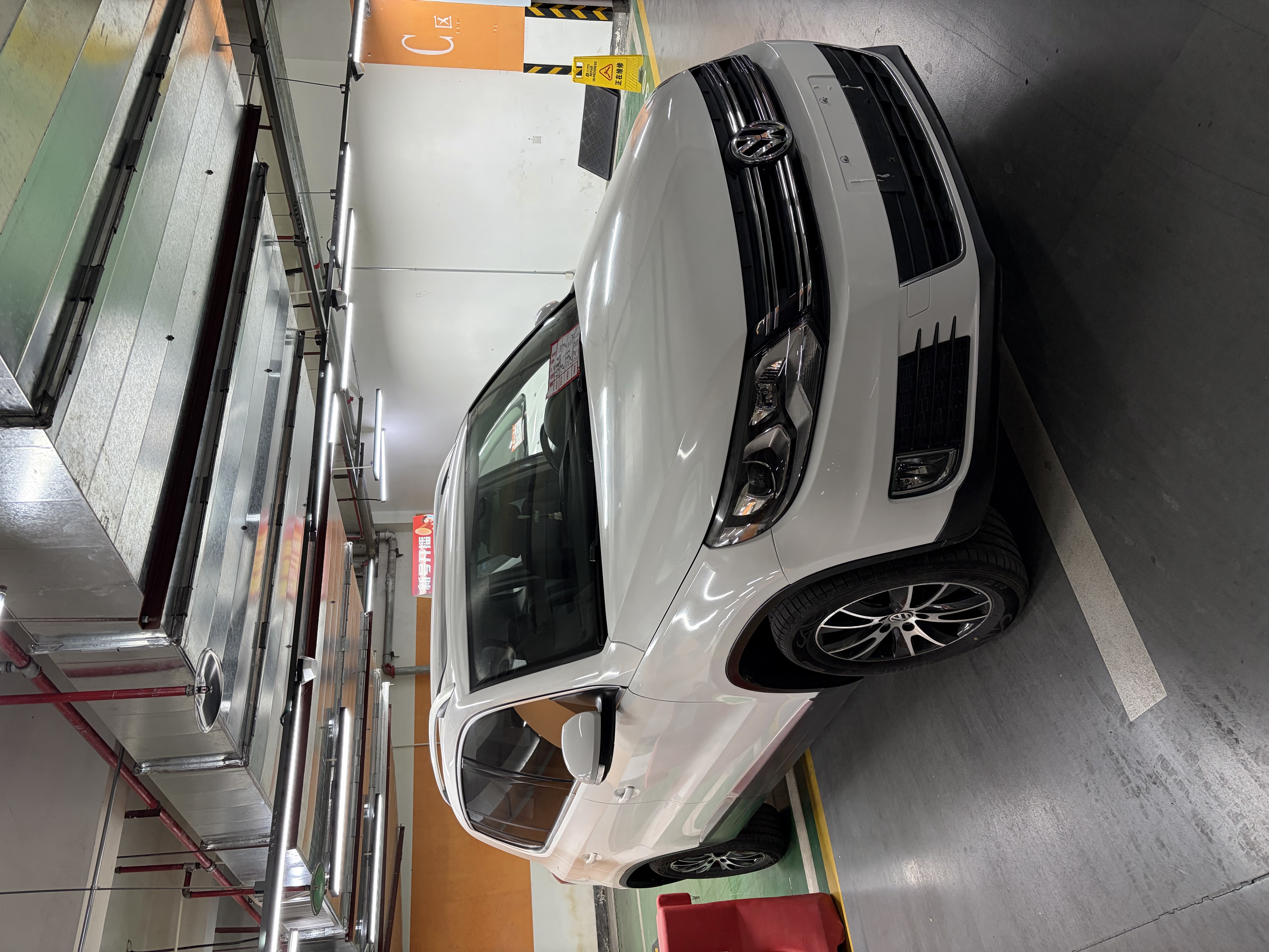 Volkswagen Tiguan 2016 car image #2