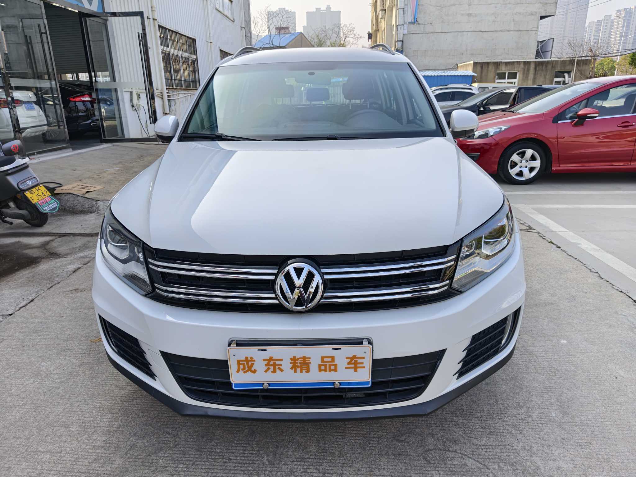 Volkswagen Tiguan 2017 car image #2