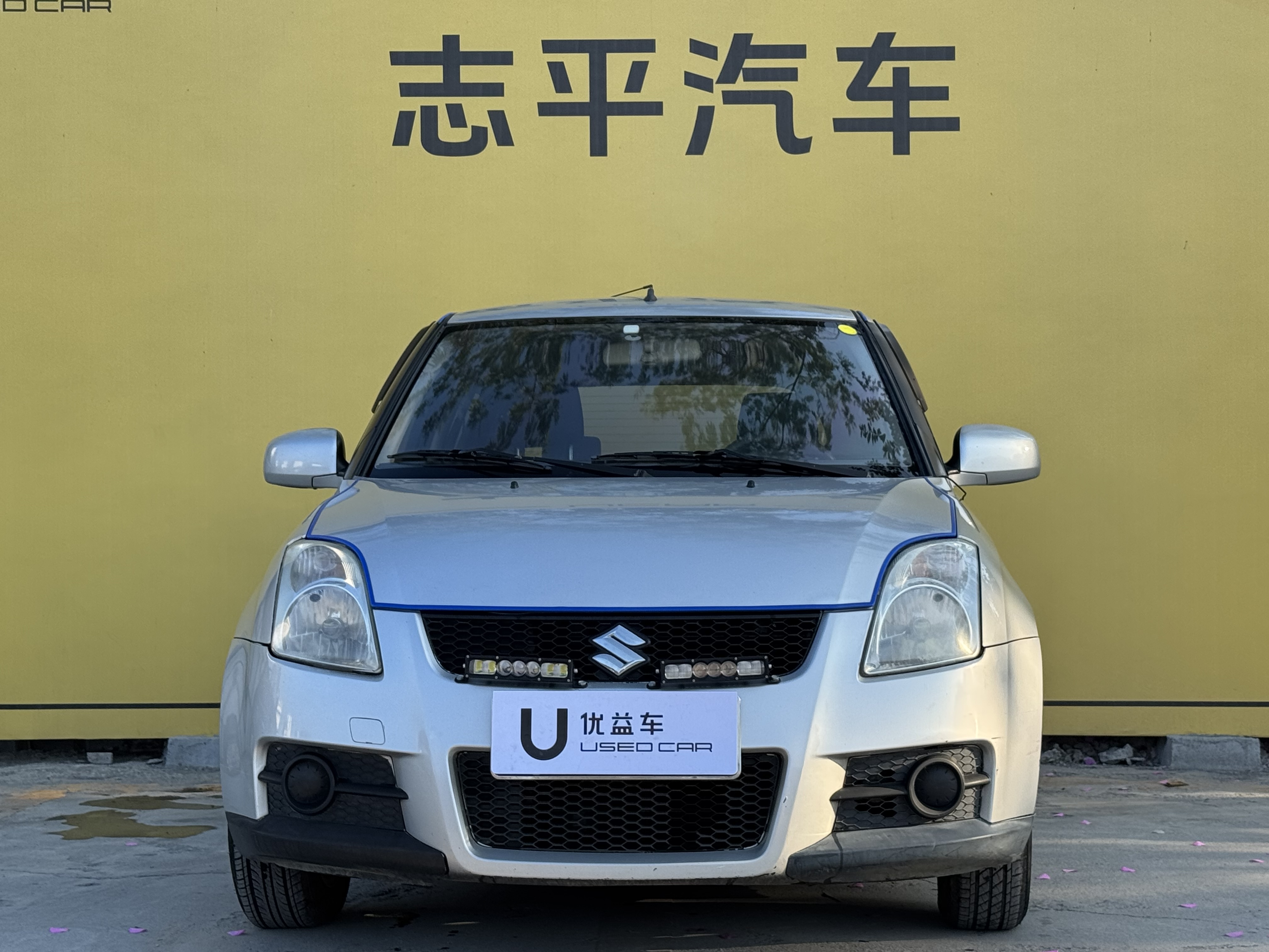 Suzuki Swift 2012 car image #2