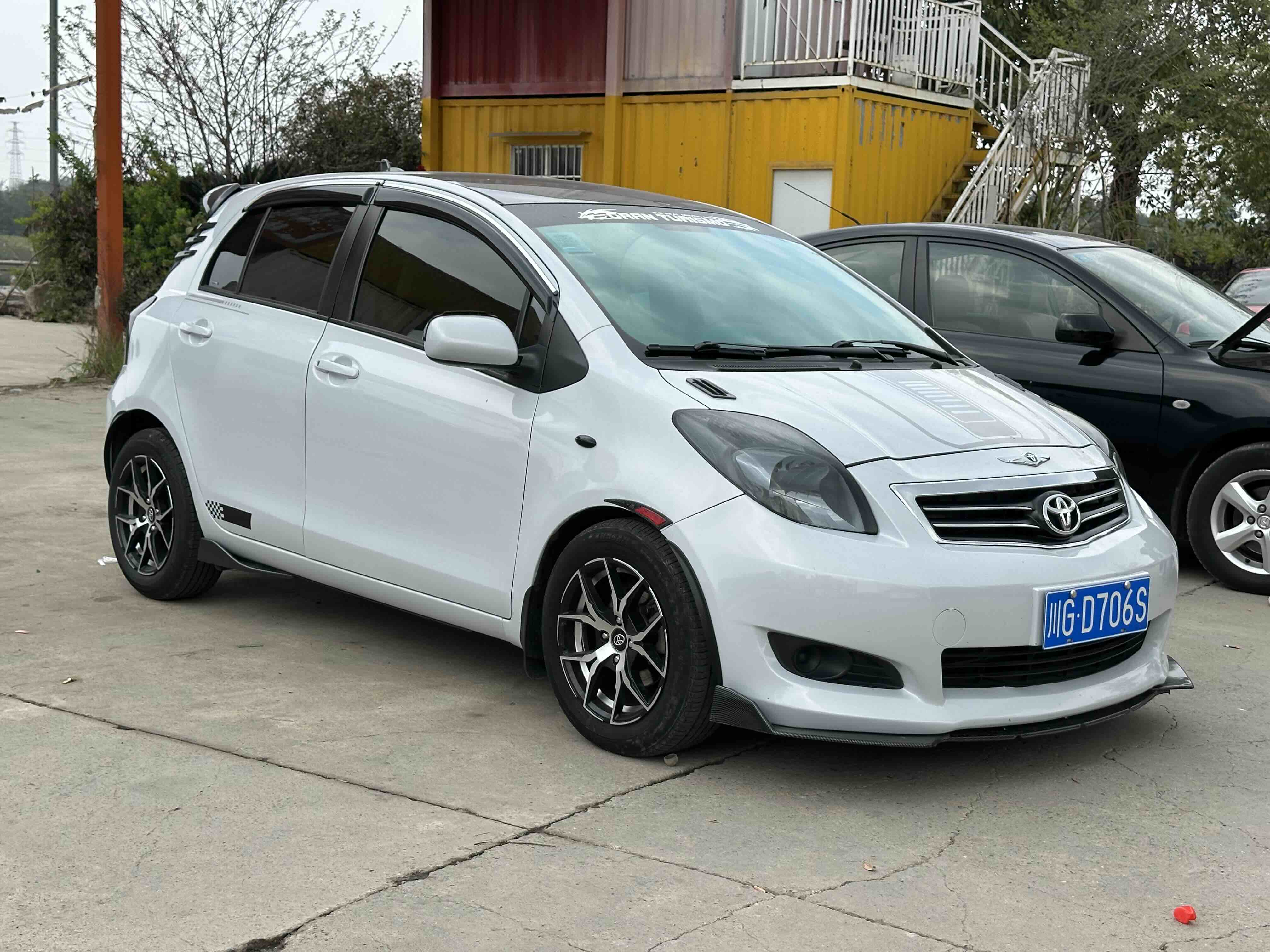 Toyota Yaris 2012 изображение автомобиля #2