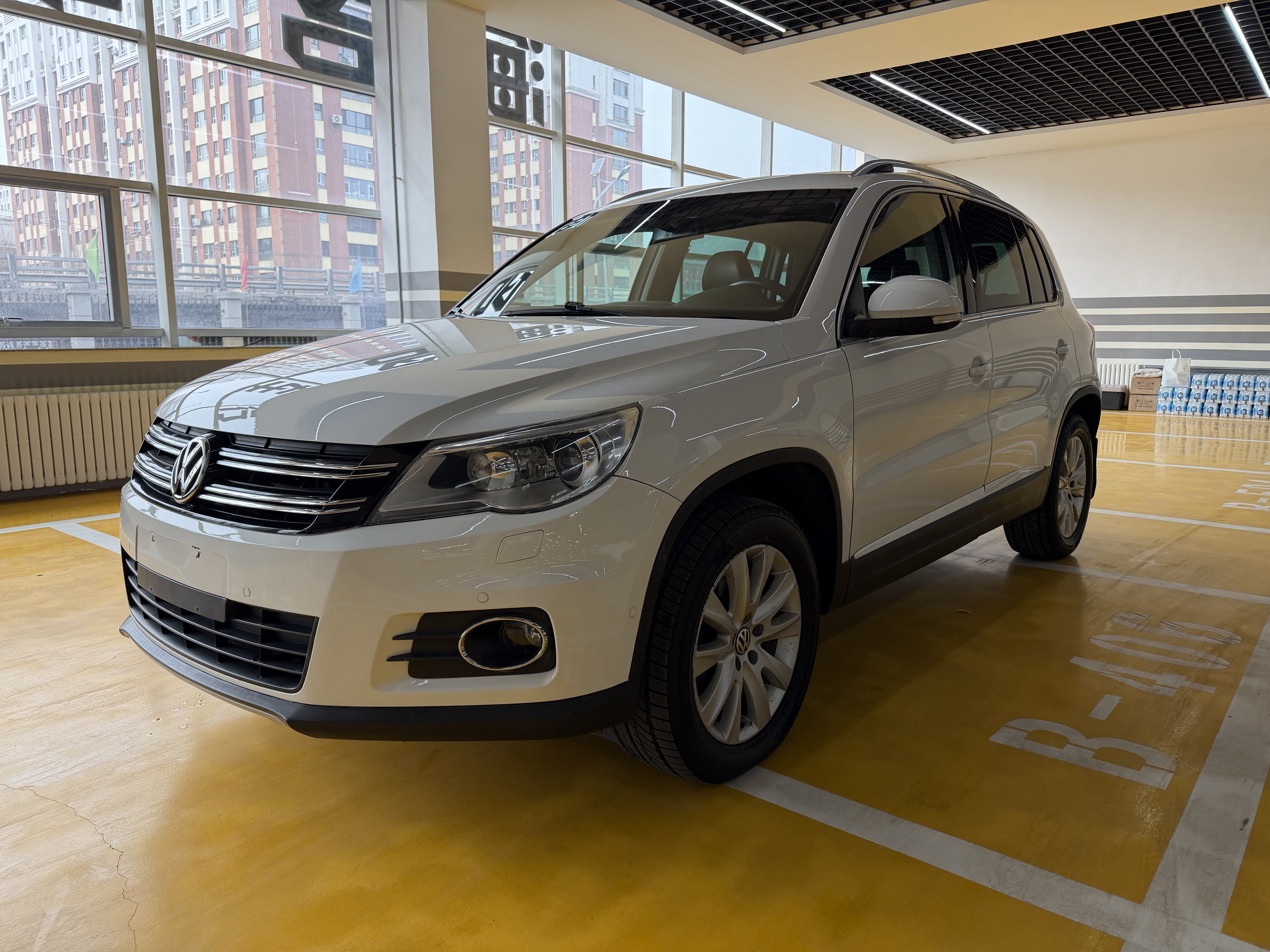 Volkswagen Tiguan 2012 immagine di auto #2