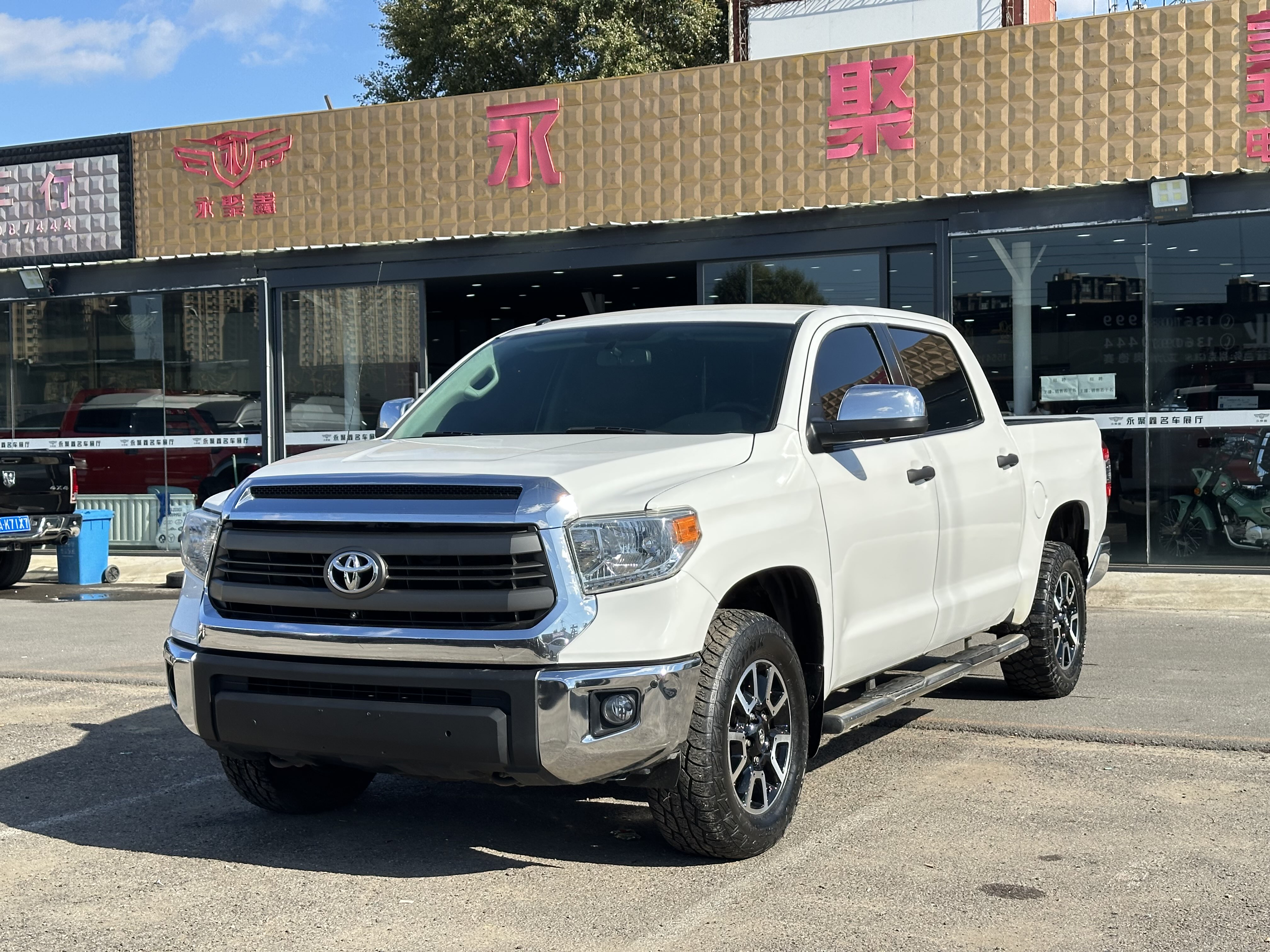 Toyota Tundra 2015 immagine di auto #2