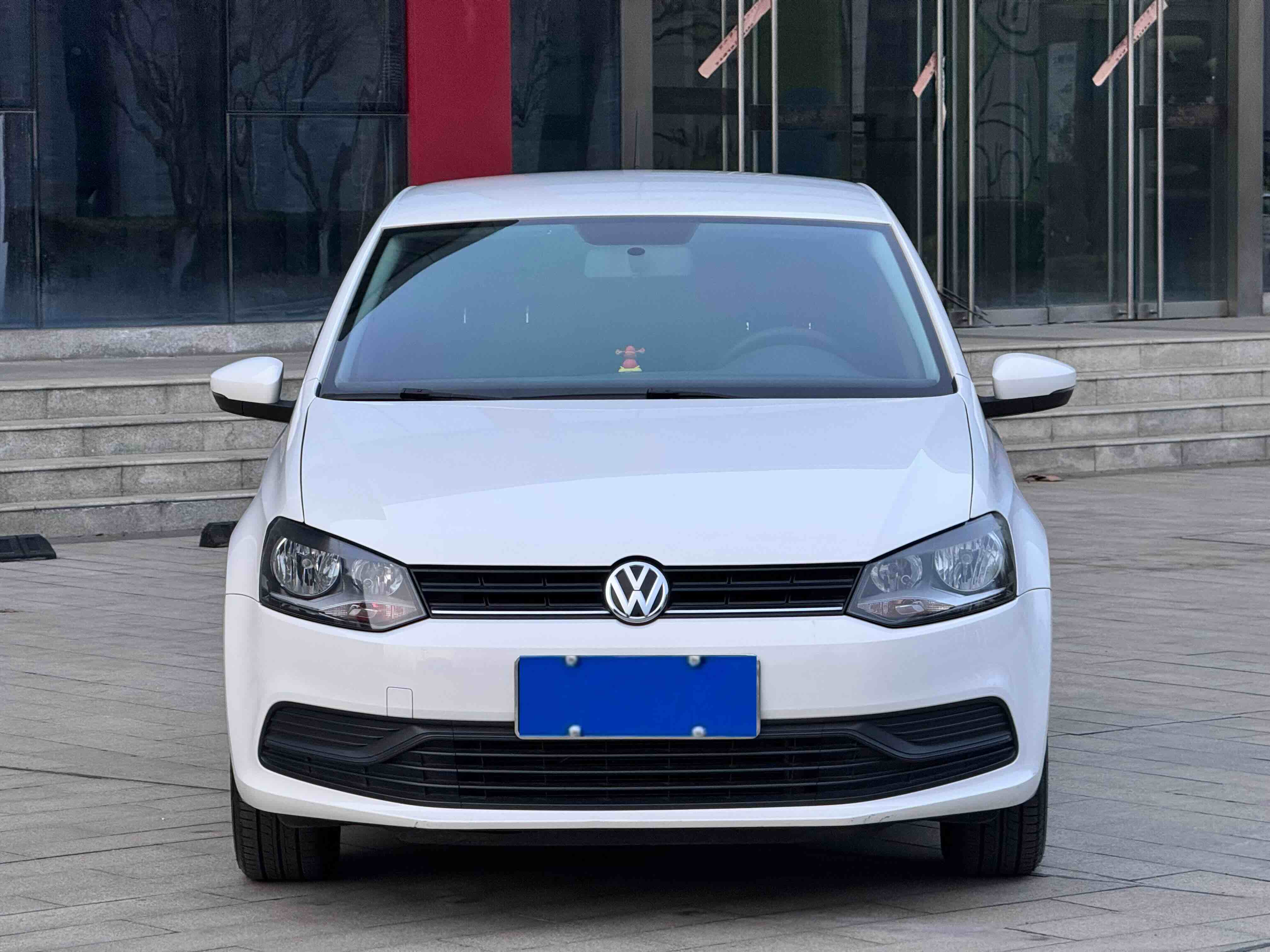 Volkswagen Polo 2019 car image #2