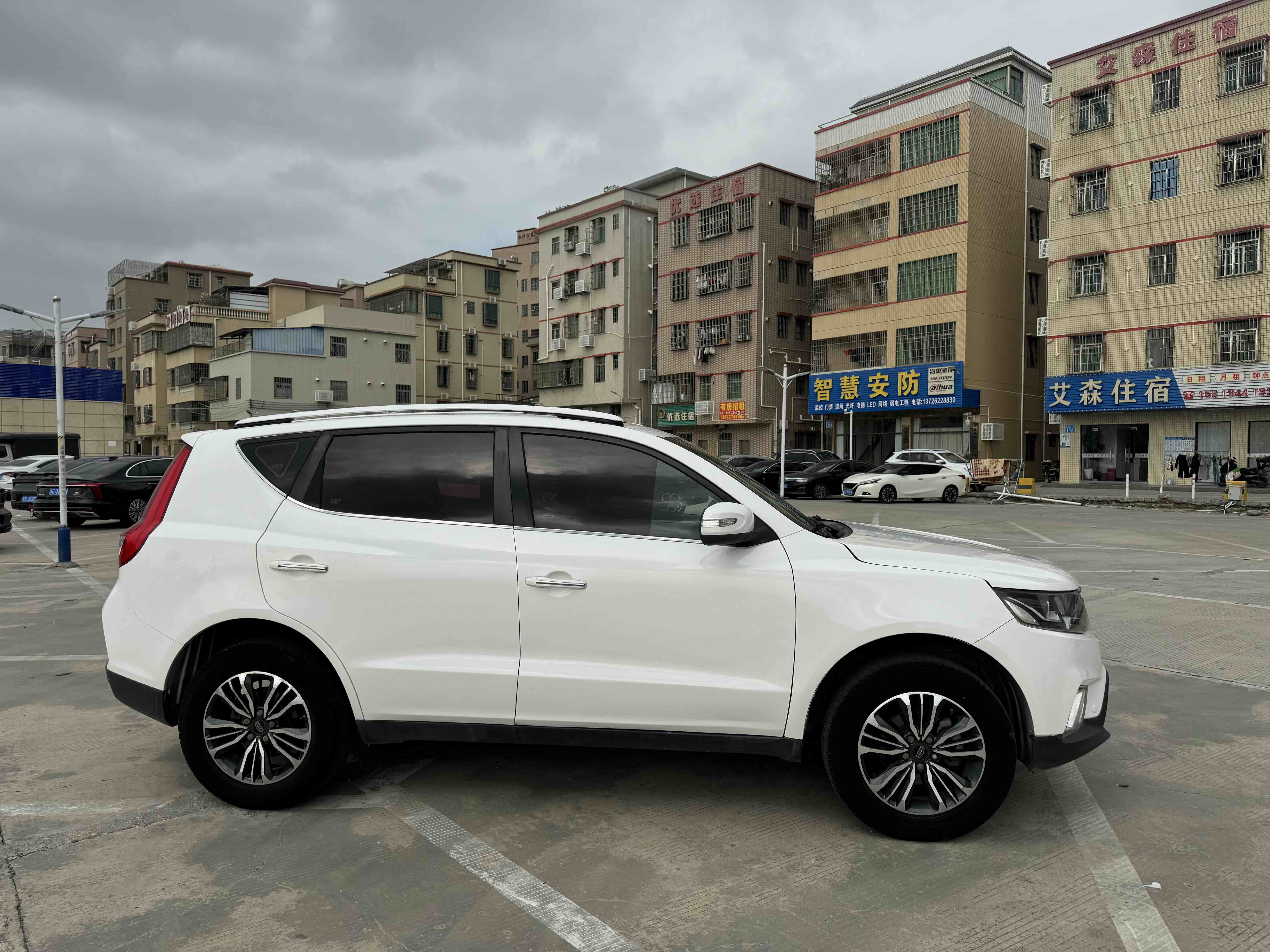 GEELY Emgrand GS 2017 immagine di auto #2