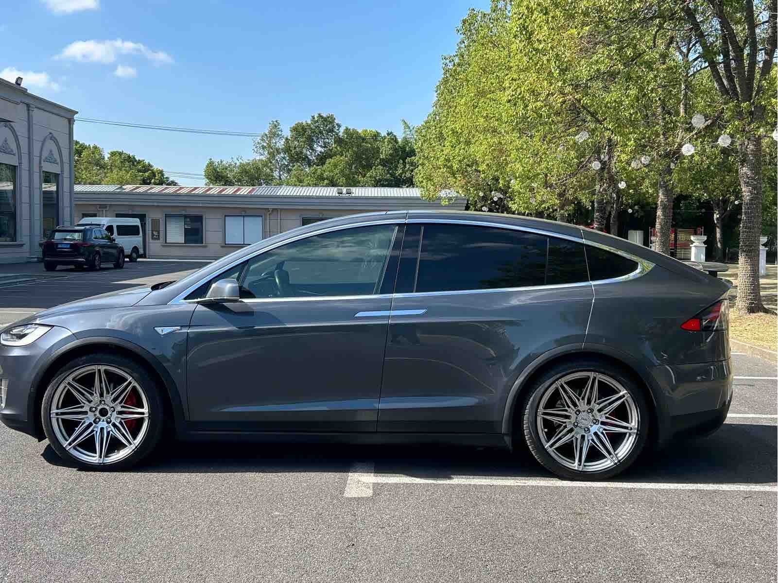 Tesla Model X 2017 #2 Tesla Model X 2017 car image #2