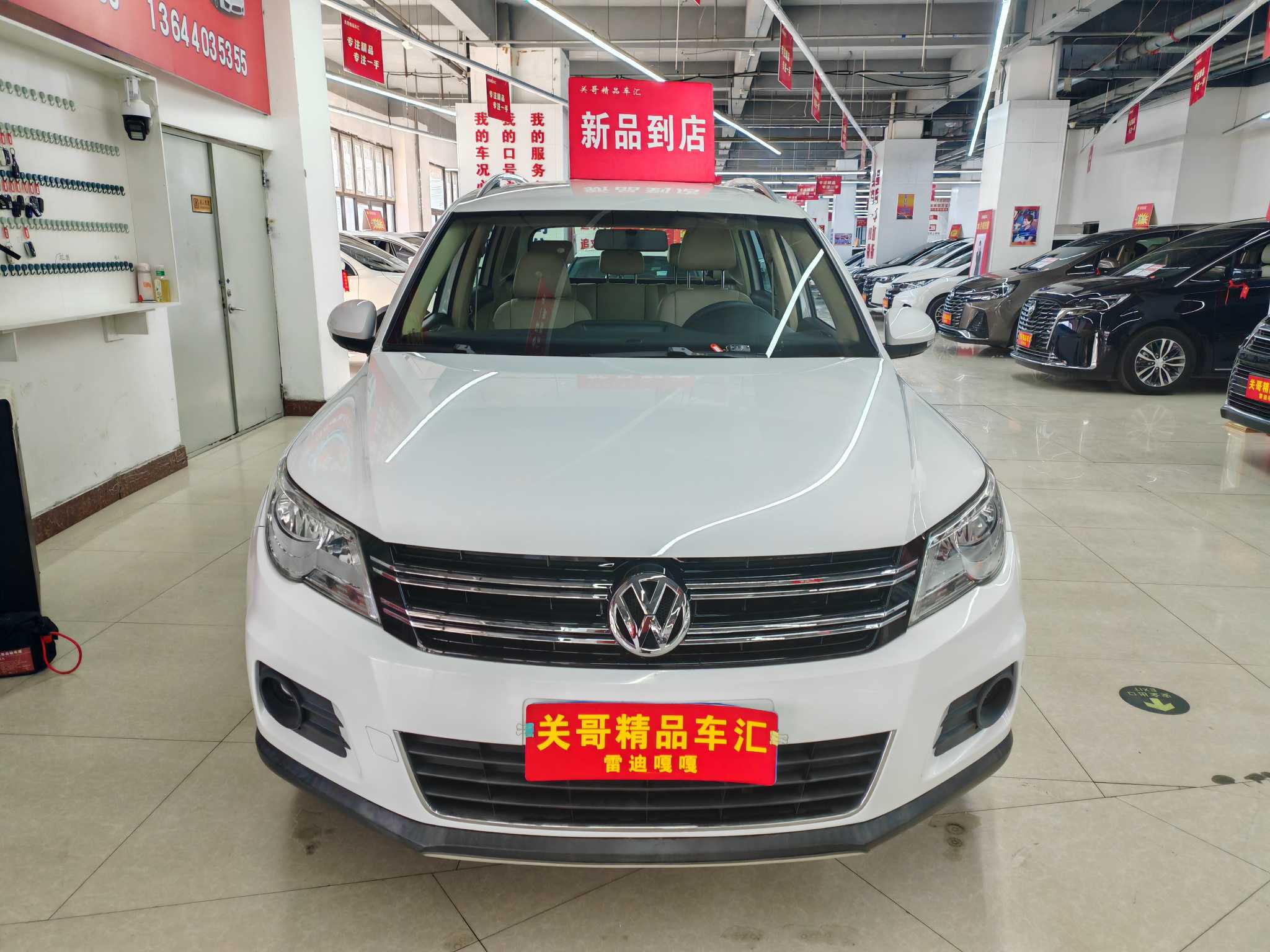 Volkswagen Tiguan 2012 car image #2
