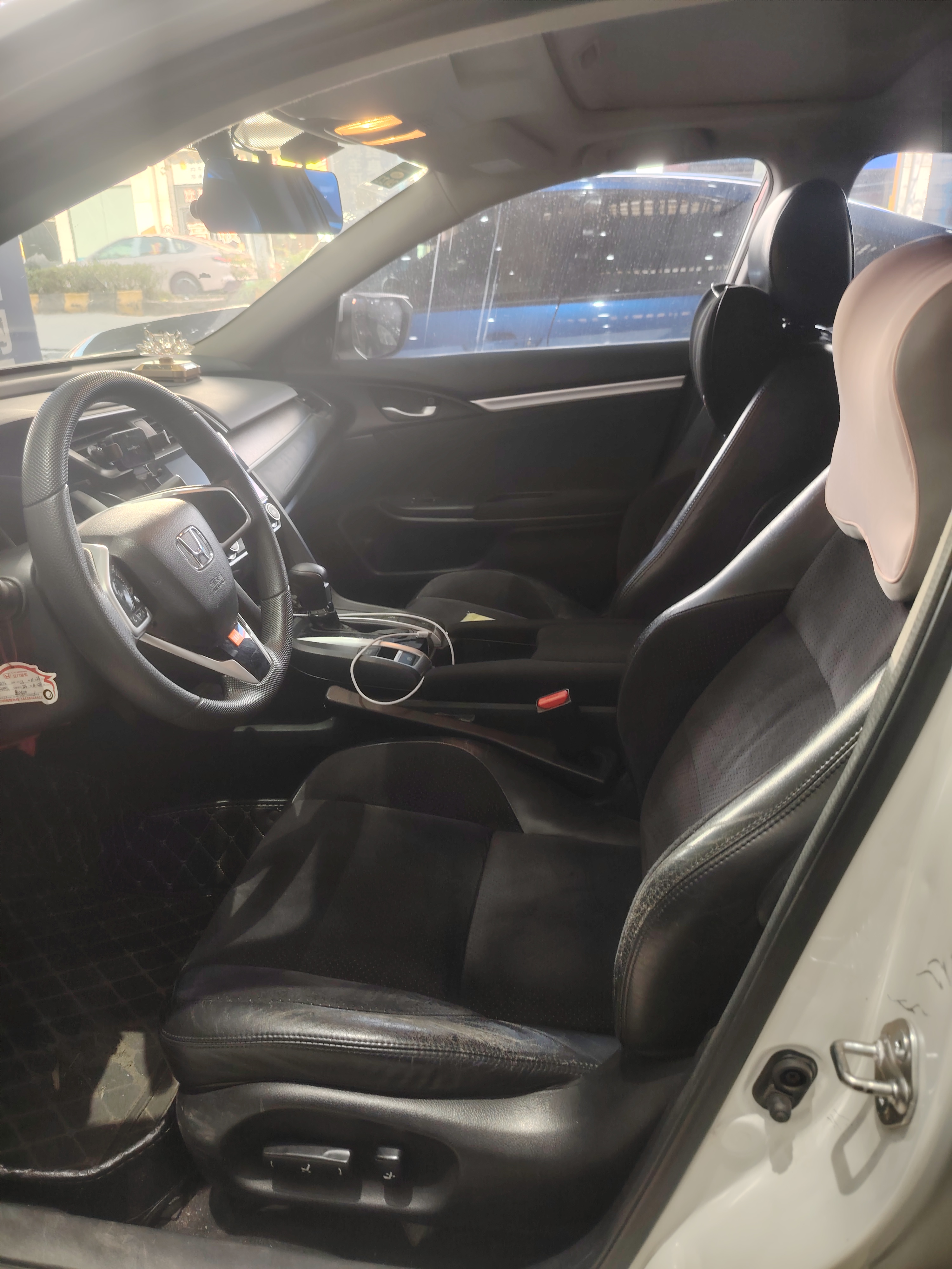 Honda Civic 2018 car image #2