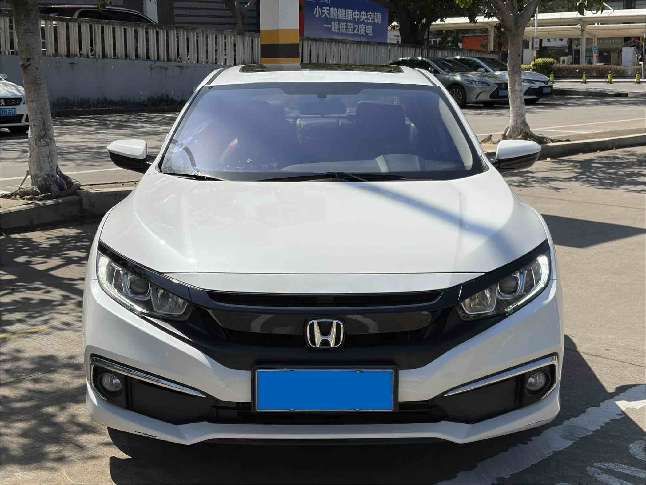 Honda Civic 2019 car image #2