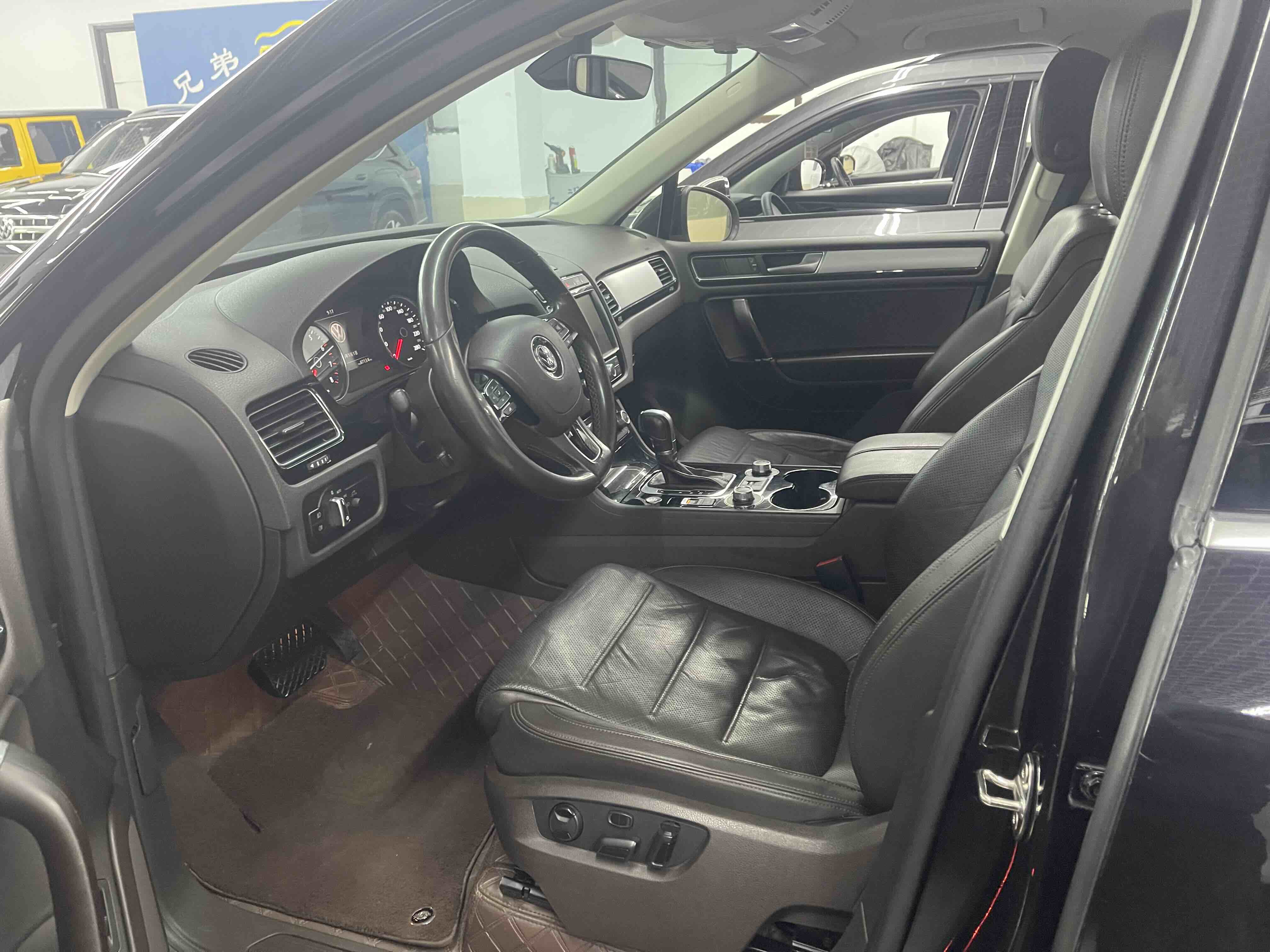Volkswagen Touareg 2019 #2 Volkswagen Touareg 2019 car image #2