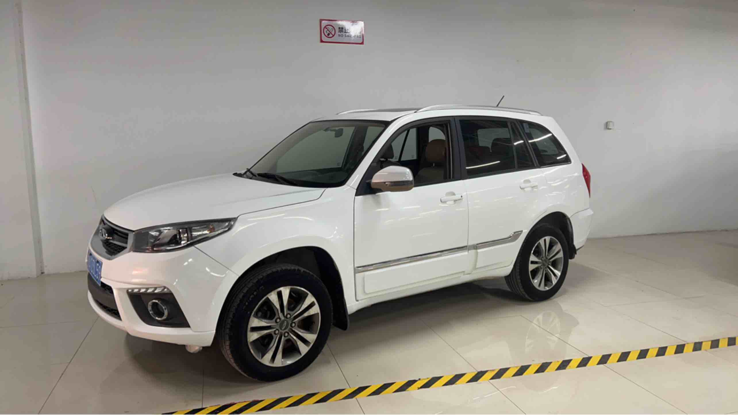 Tiggo 3 2014 #2 Tiggo 3 2014 car image #2
