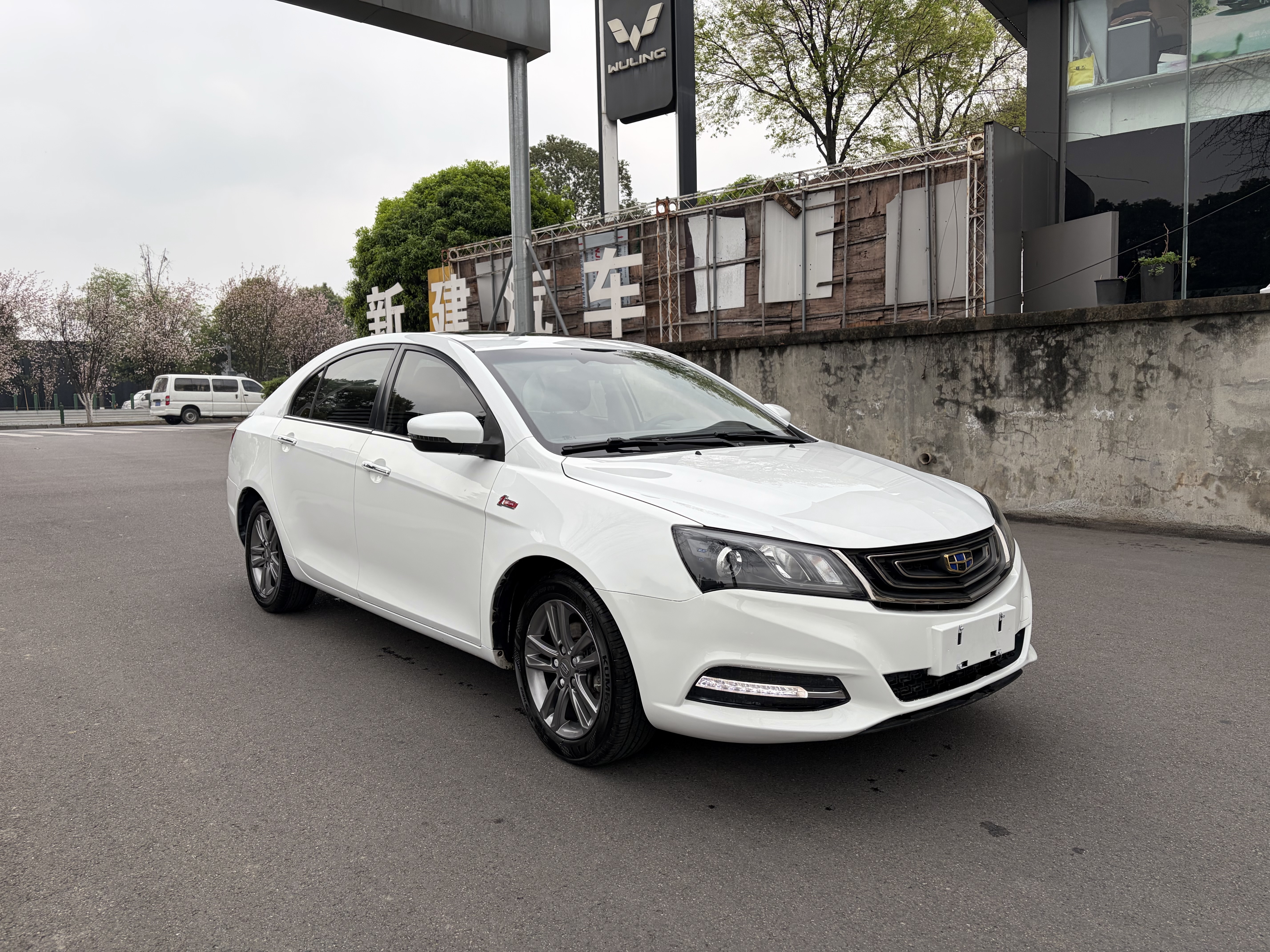 GEELY Emgrand 2016 car image #2
