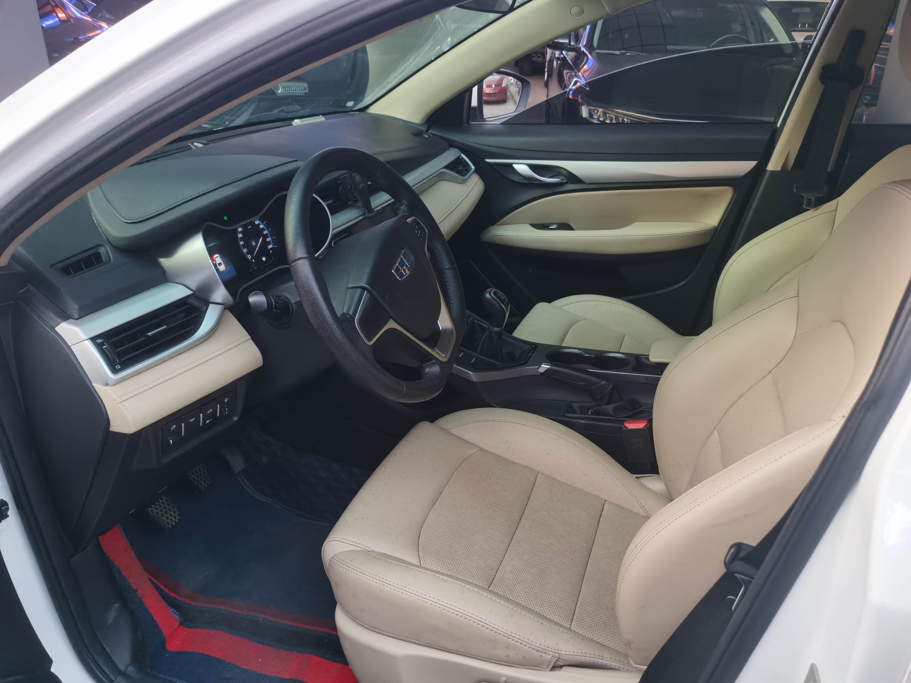 Emgrand 2018 car image #2