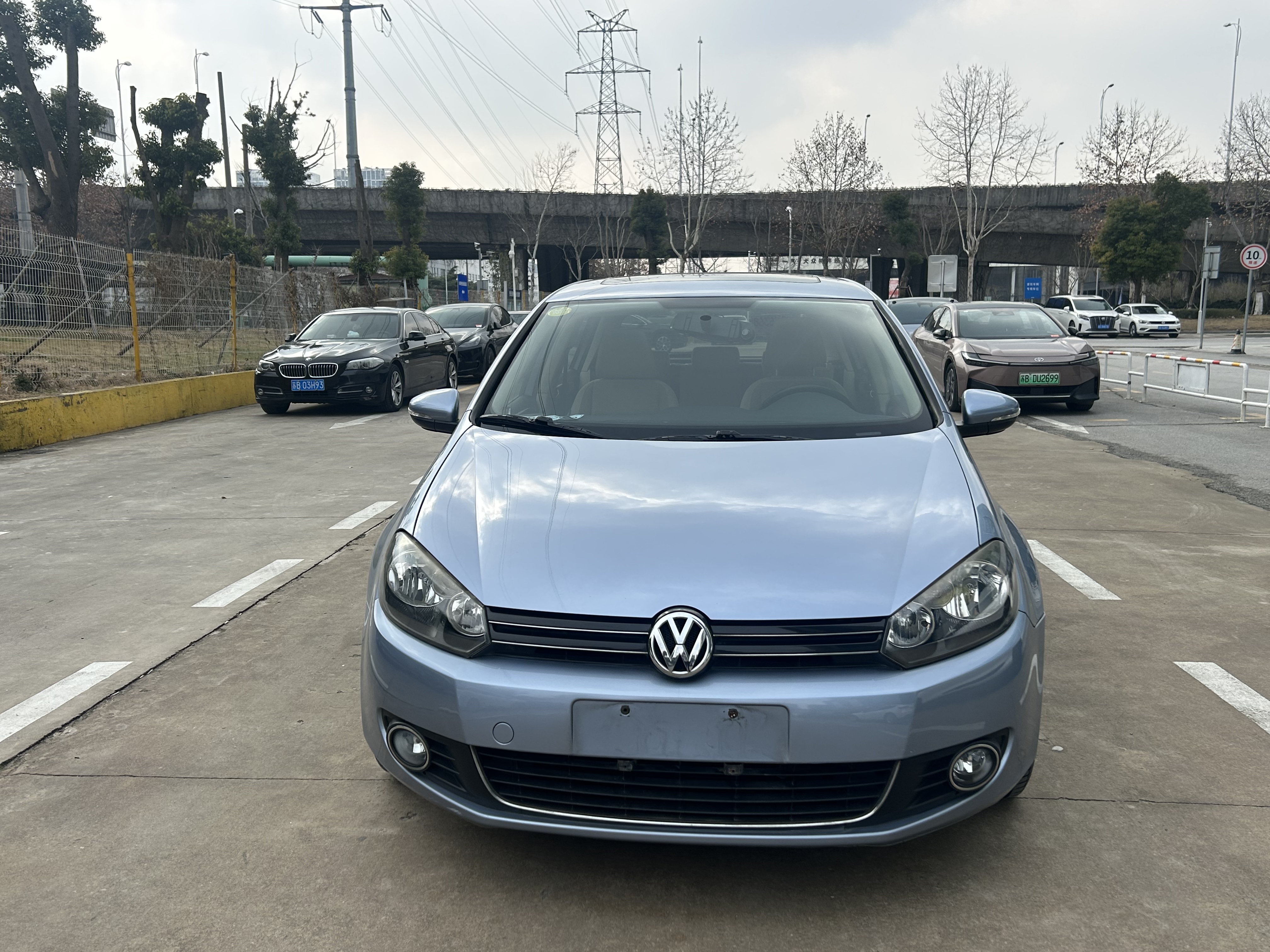 Volkswagen Golf 2012 car image #2