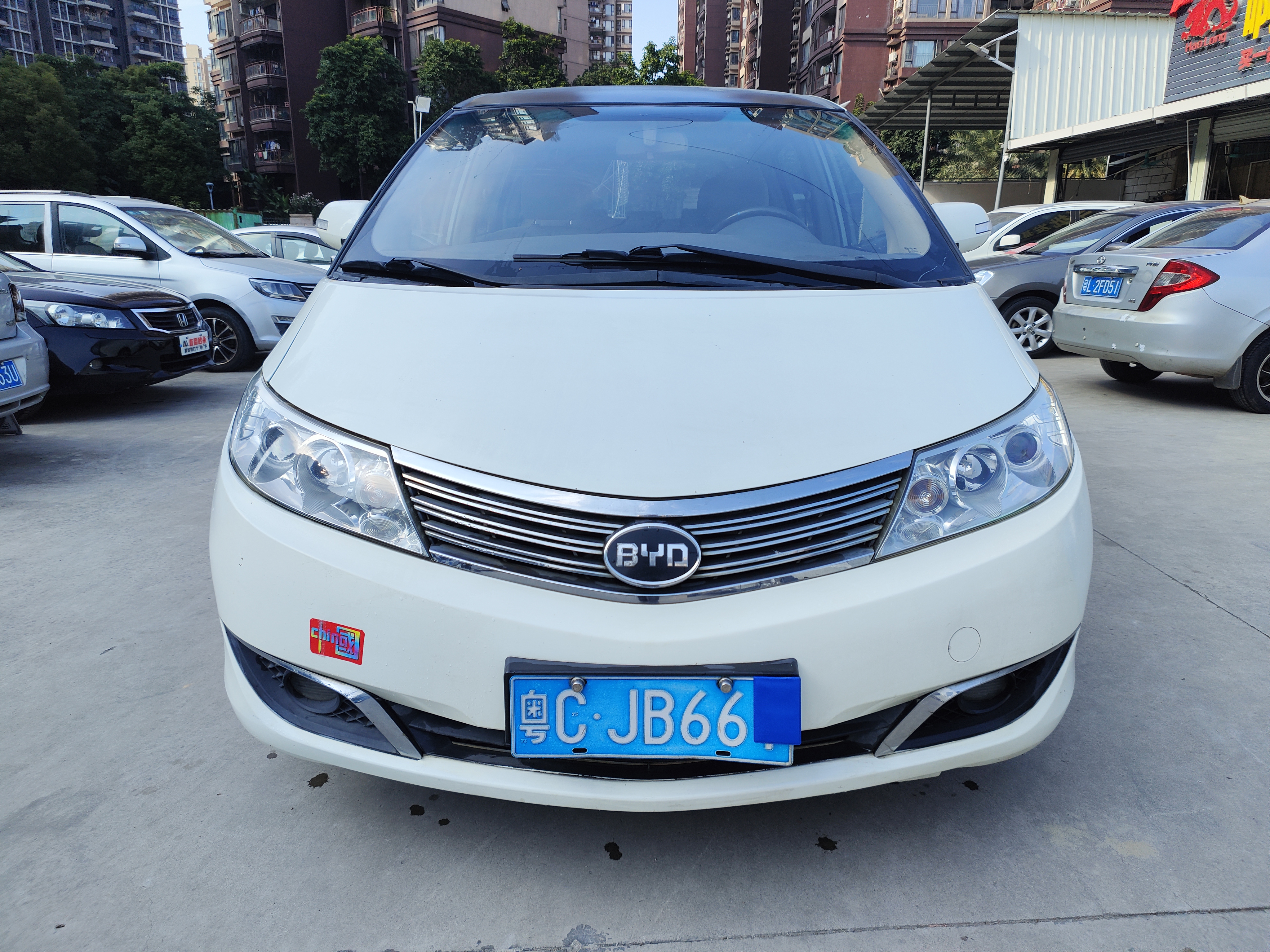 BYD M6 2013 изображение автомобиля #2