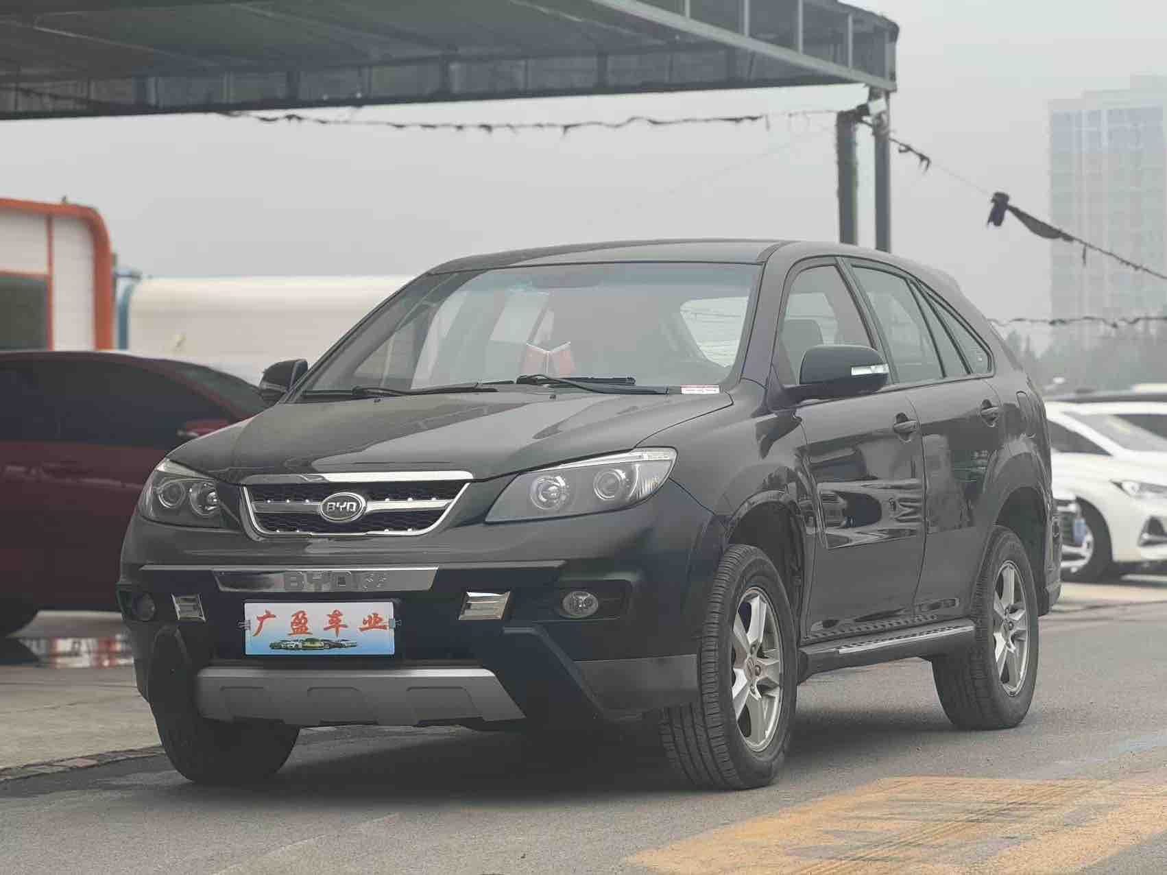 BYD M6 2013 car image #2