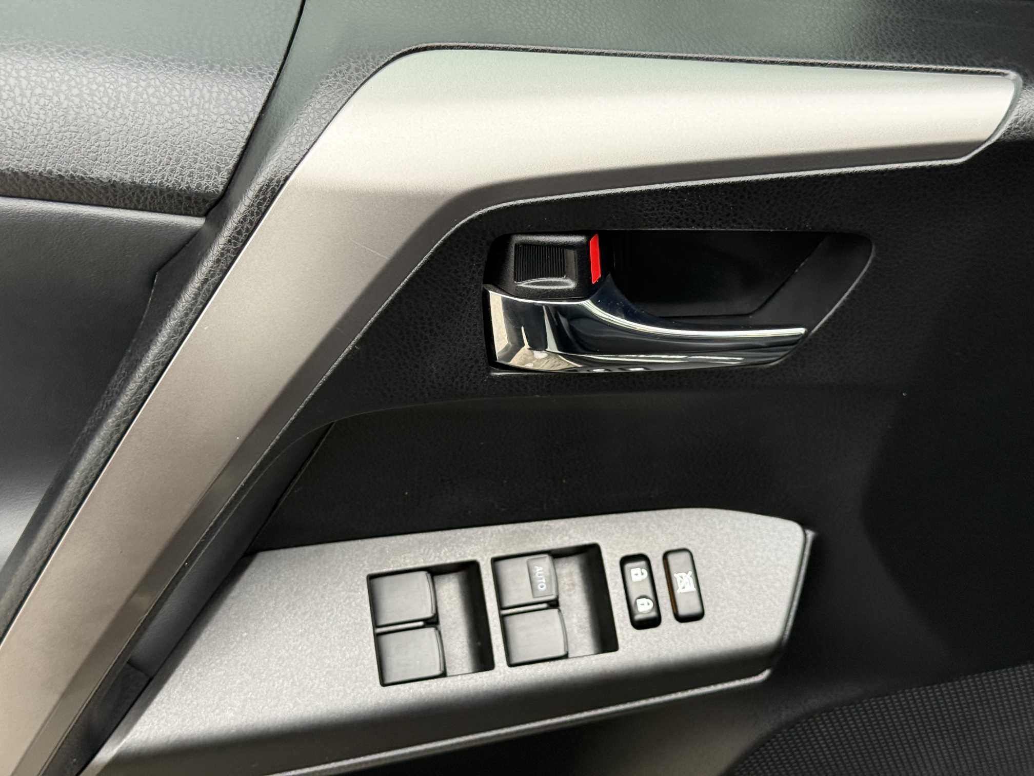Toyota RAV4 2016 car image #2