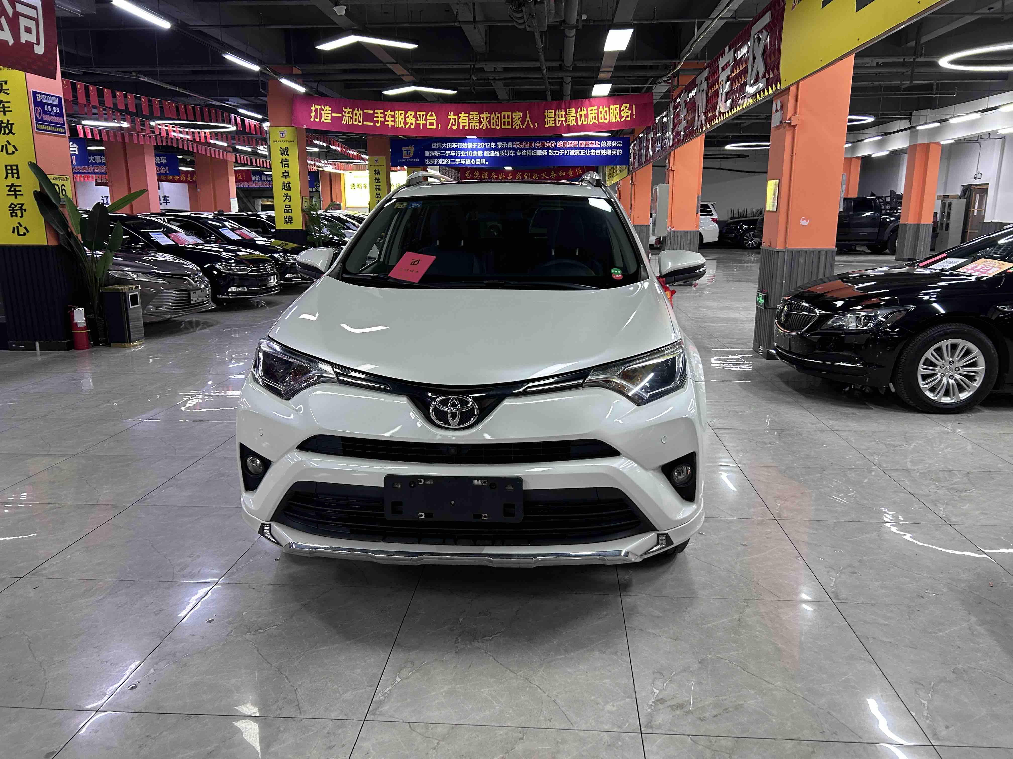 Toyota RAV4 2017 car image #2