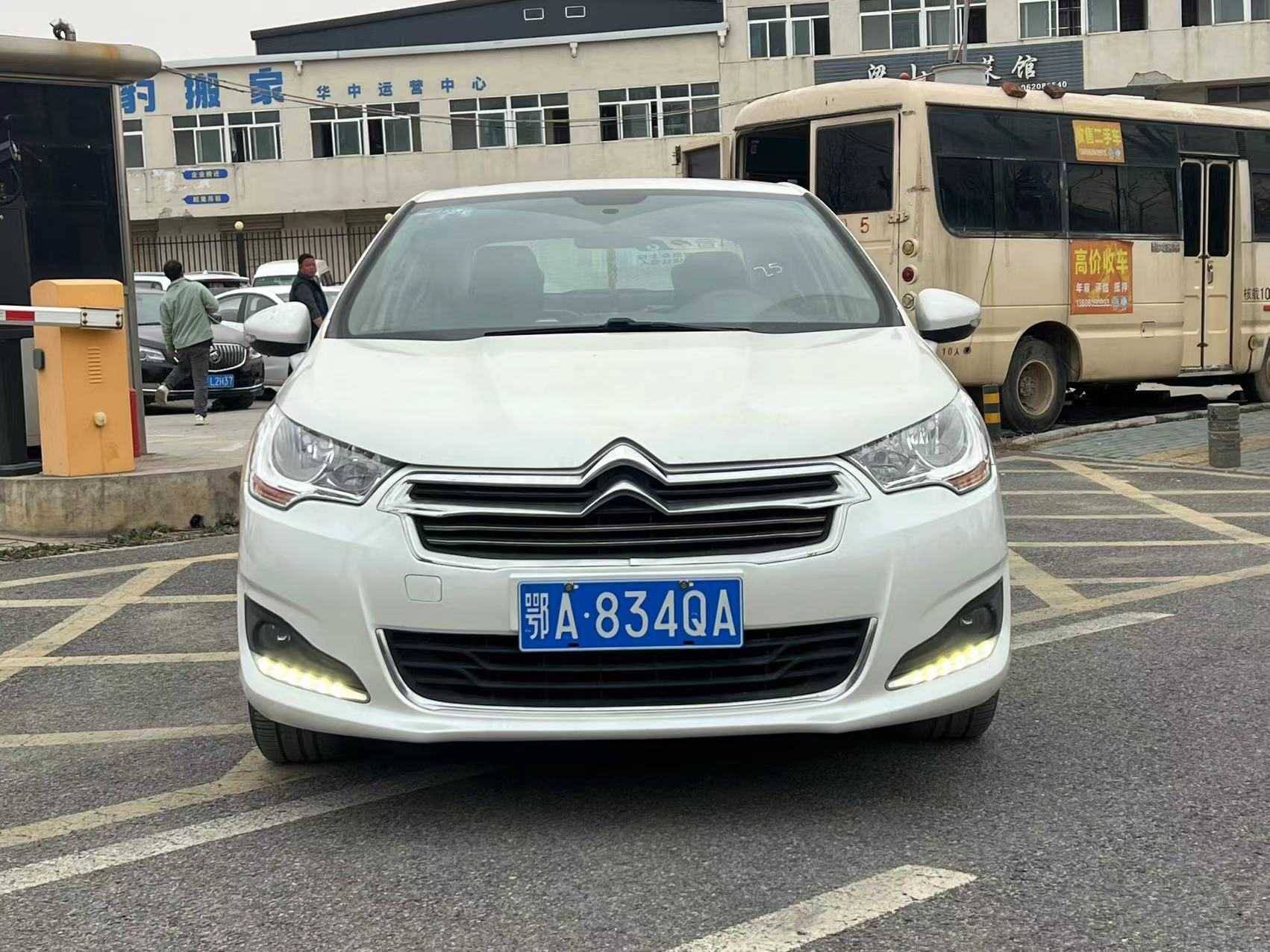 Citroen C4L 2016 car image #2