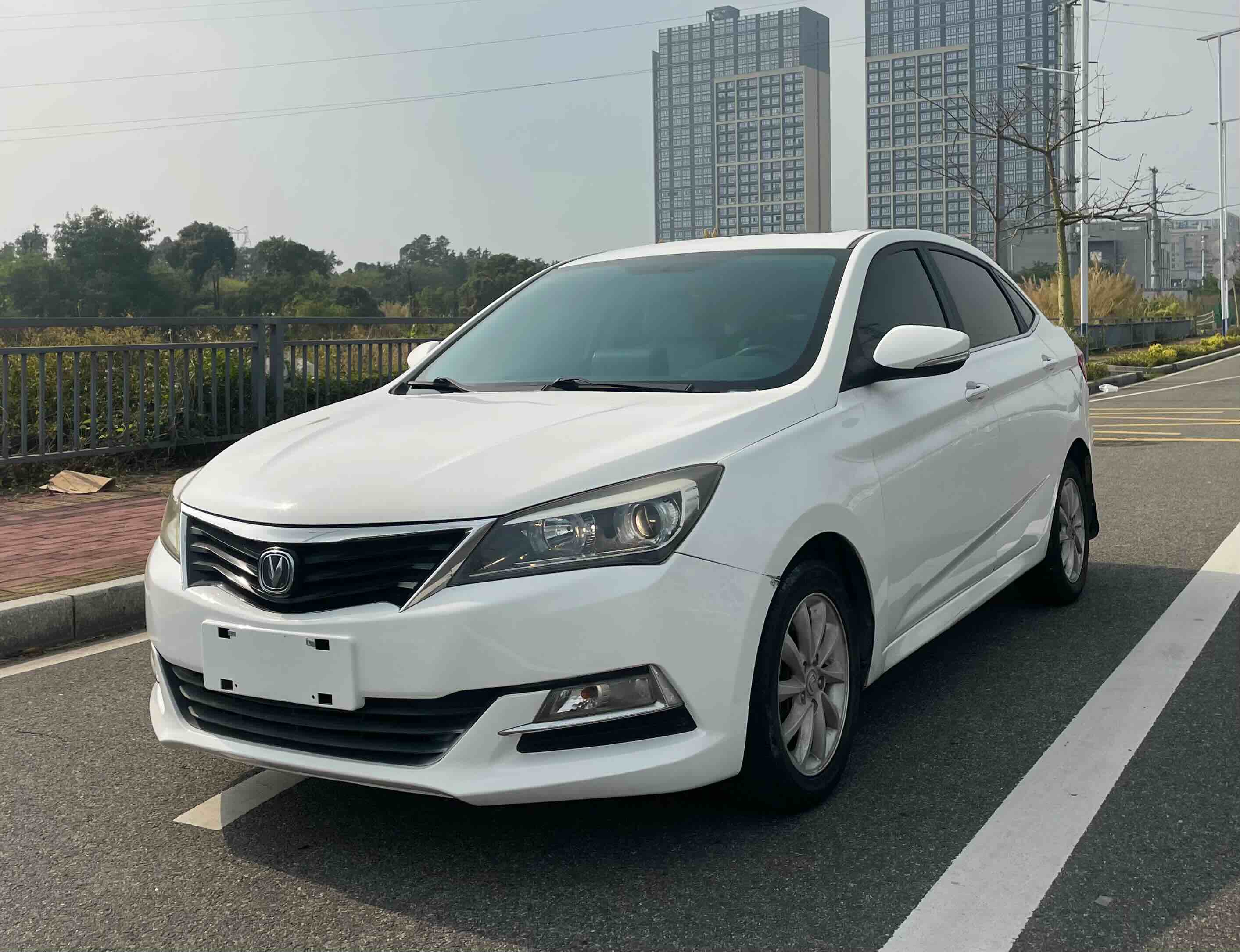 Changan Alsvin V7 2015 car image #2