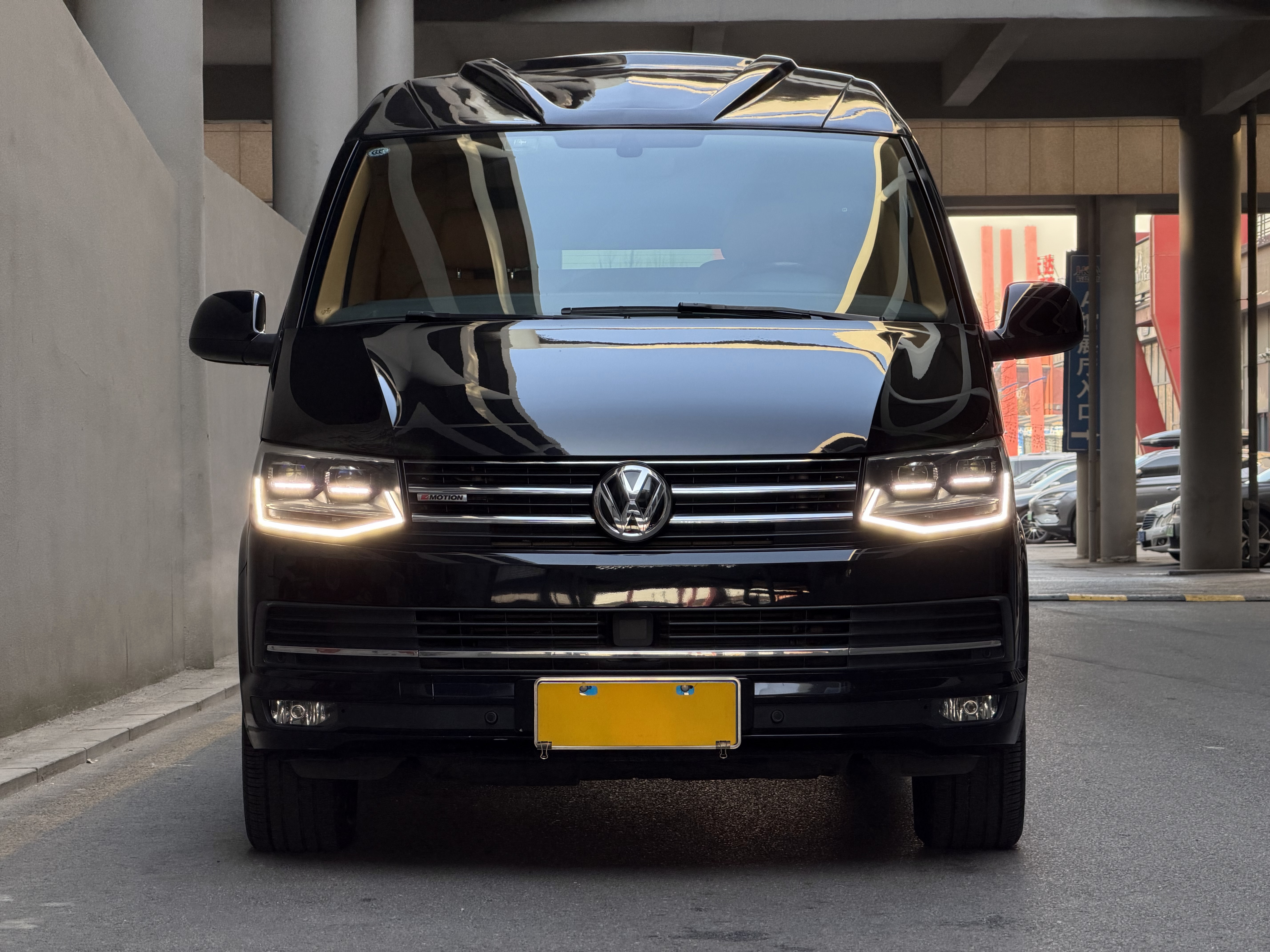 Volkswagen Caravelle 2016 car image #2