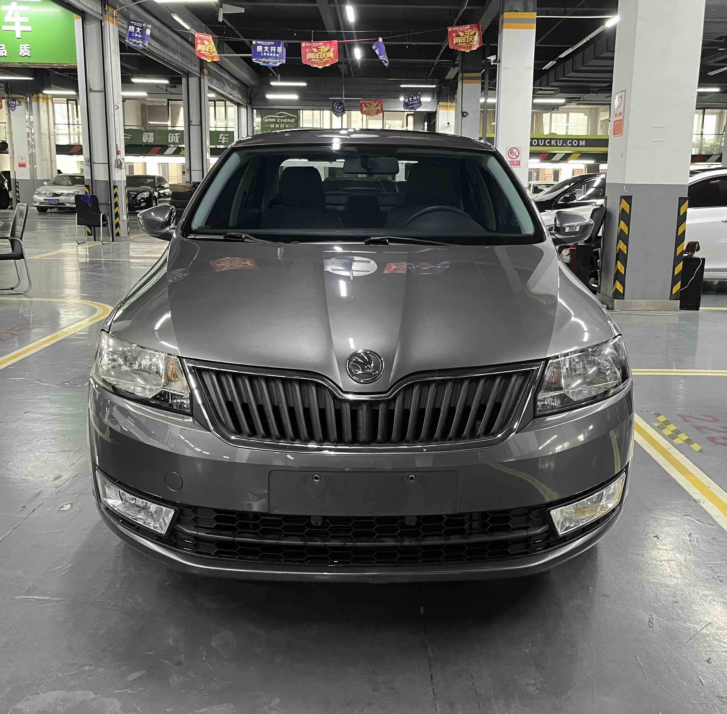 Skoda Rapid 2014 car image #2