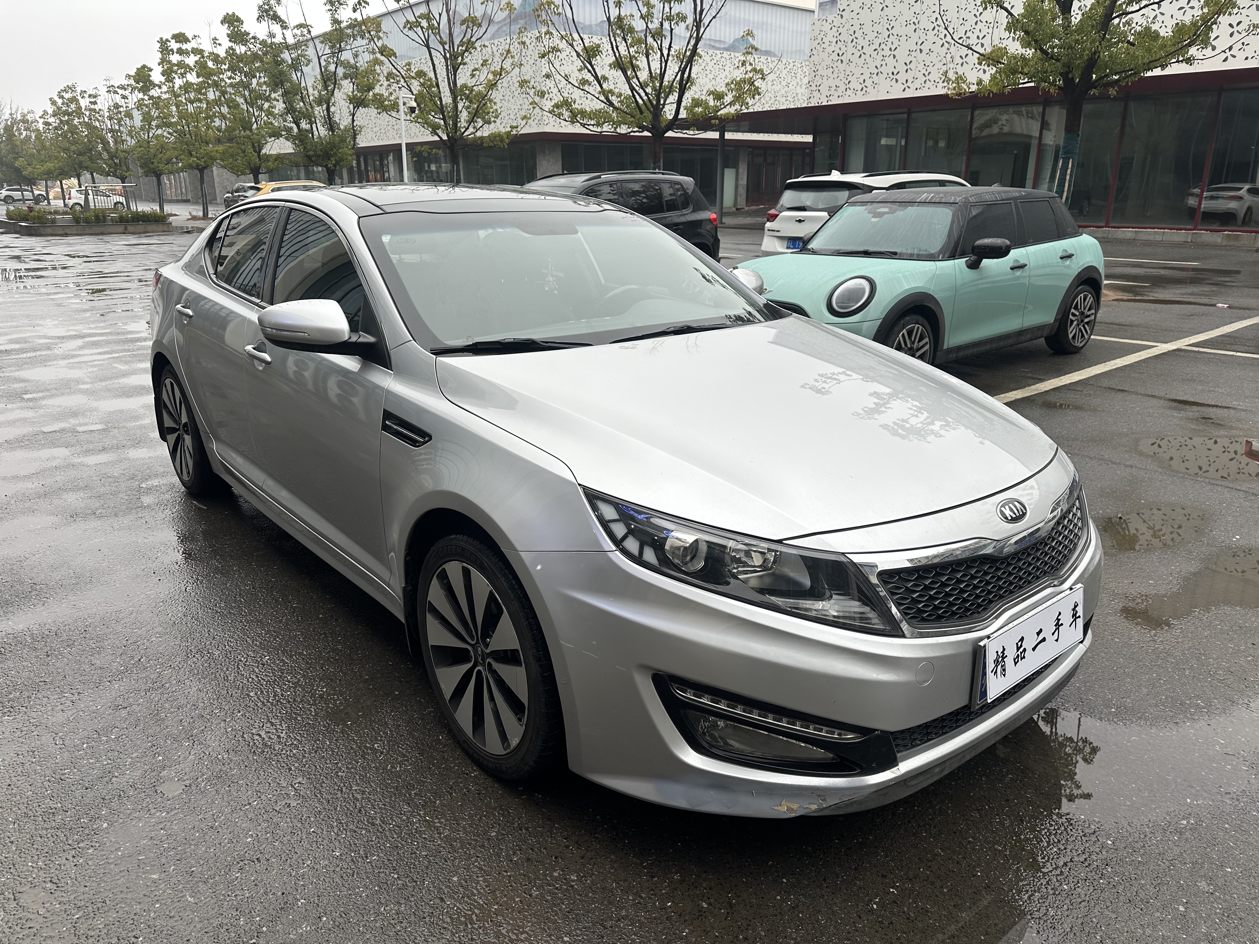 Kia K5 2012 car image #2