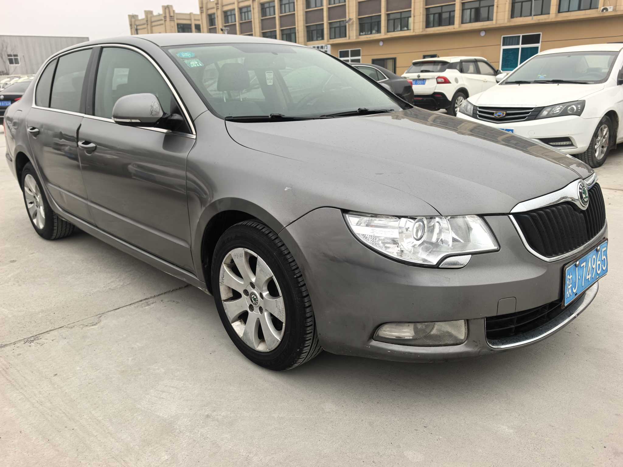 Skoda Superb 2013 car image #2