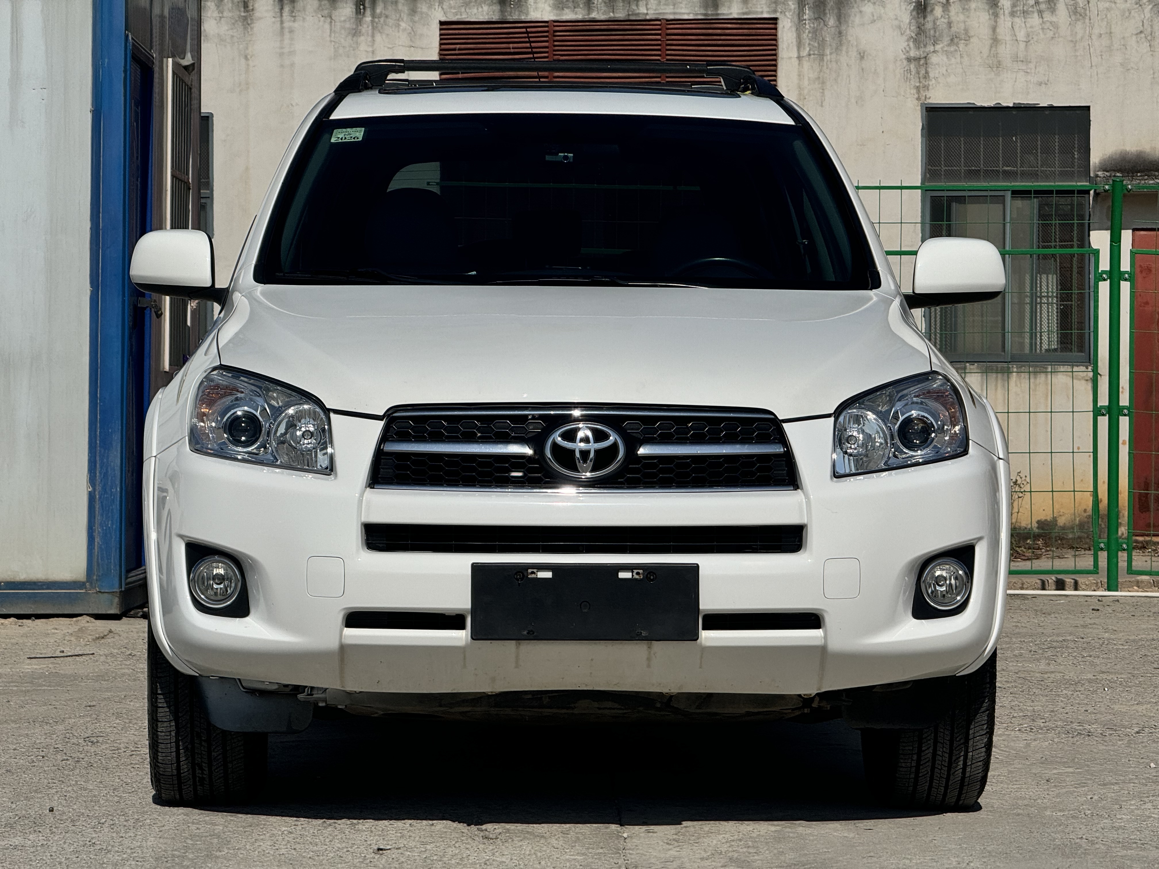 Toyota RAV4 2010 car image #2