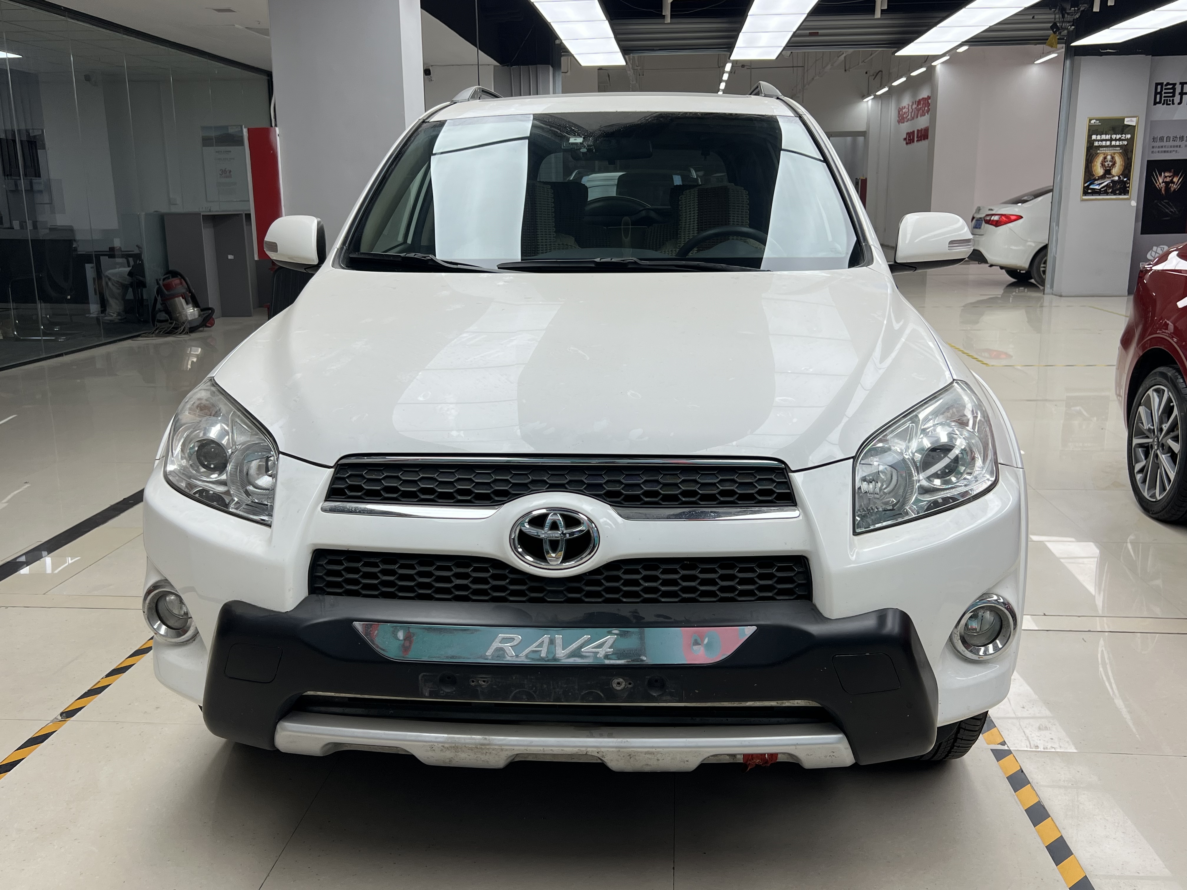 Toyota RAV4 2013 car image #2