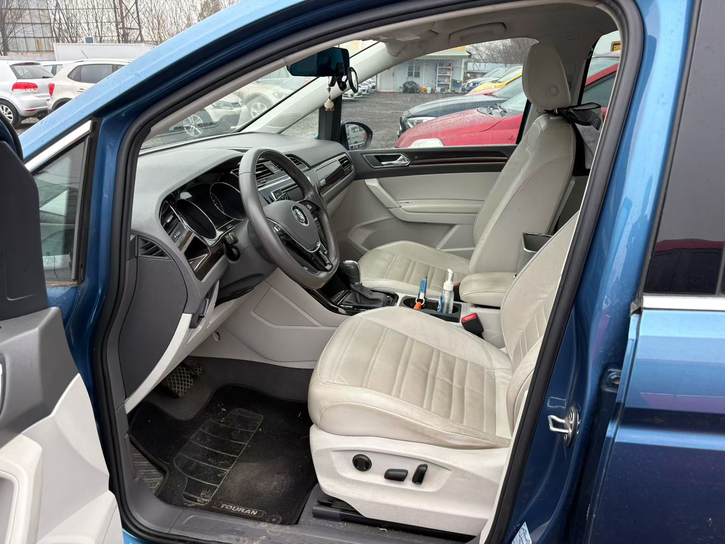 Volkswagen Touran 2016 immagine di auto #2