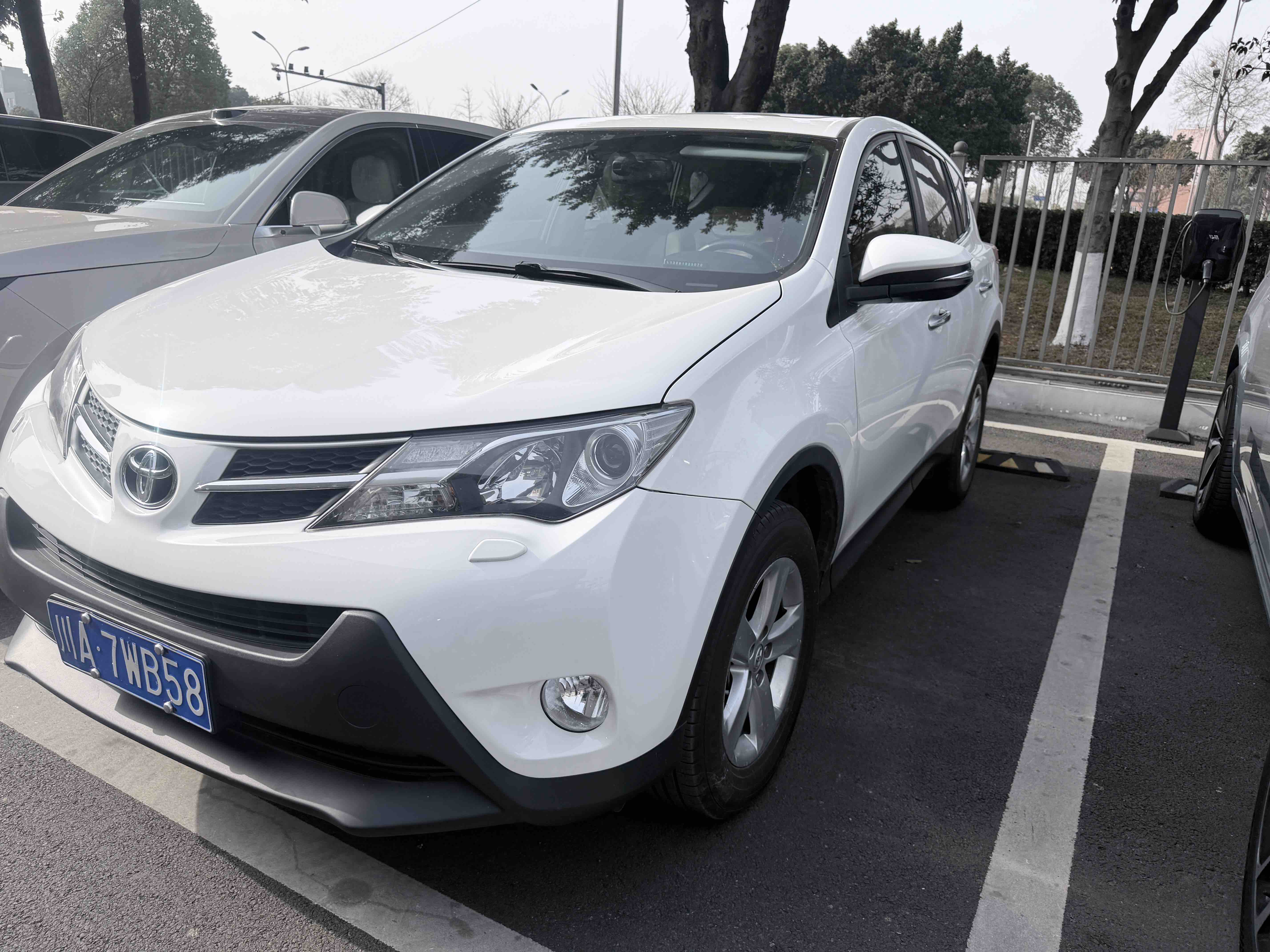 Toyota RAV4 2014 #2 Toyota RAV4 2014 car image #2