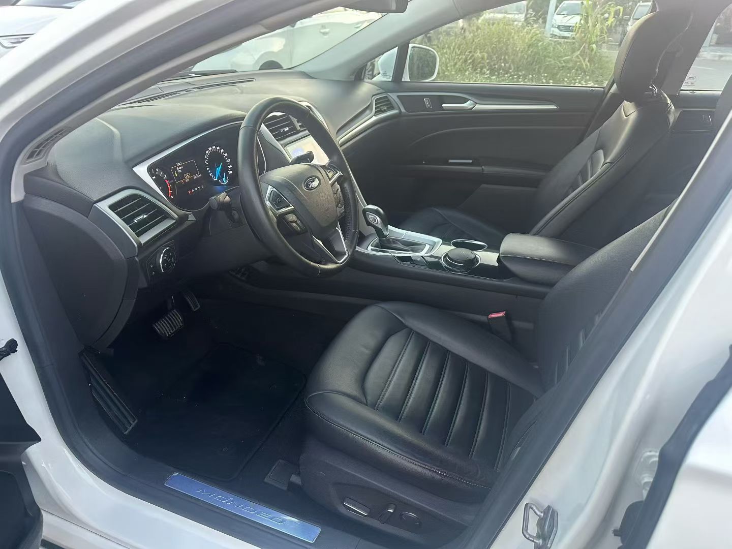 Ford Mondeo 2014 car image #2