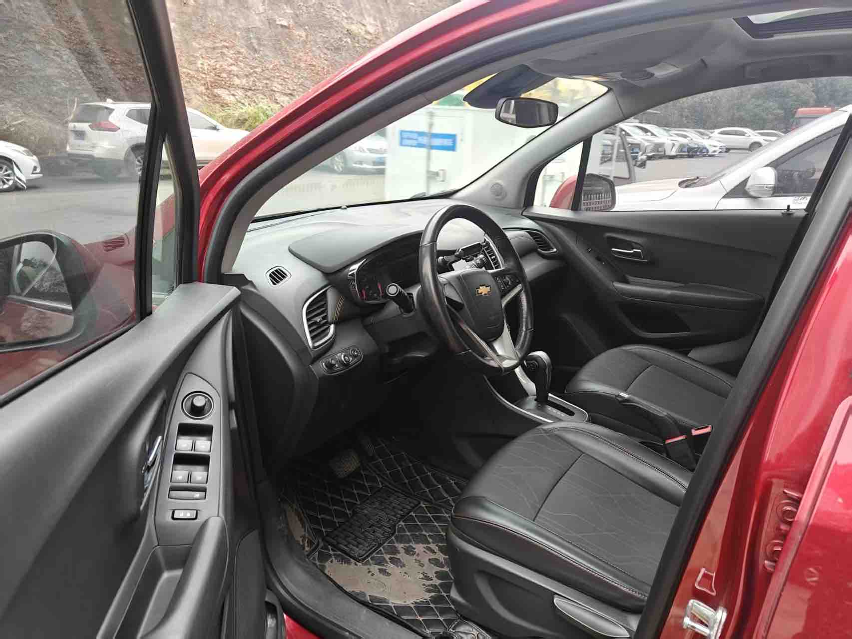 Chevrolet Tracker 2017 car image #2